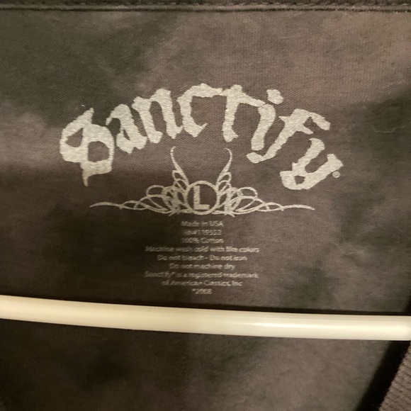 Sanctify tee - Picture 3 of 4